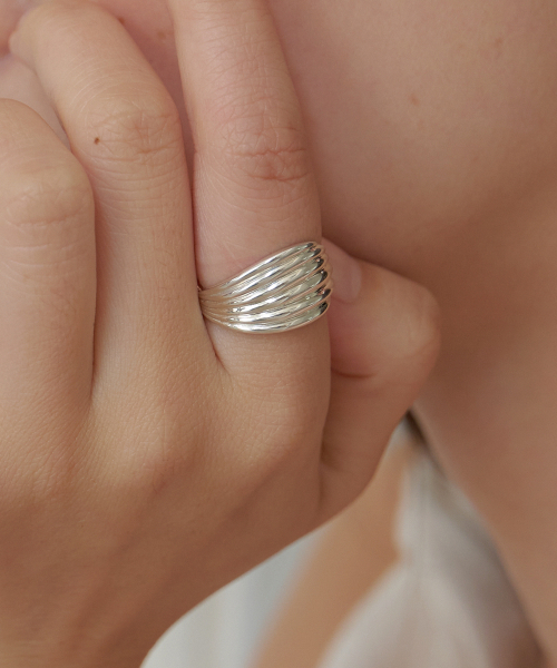 BYWEEKEND（バイウィーケンド）の「Seashell ring（リング・レディース・シルバー・FREE）」の2枚目の写真