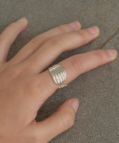 BYWEEKEND（バイウィーケンド）の「Seashell ring（リング・レディース・シルバー・FREE）」の3枚目の写真