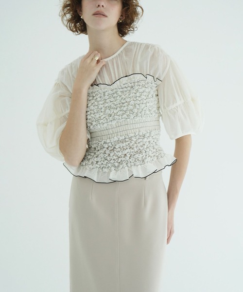 CLANE（クラネ）の「COLOR STITCHED SHIRRING TOPS（シャツ/ブラウス・レディース・ブラック/アイボリー・2/1）」の10枚目の写真