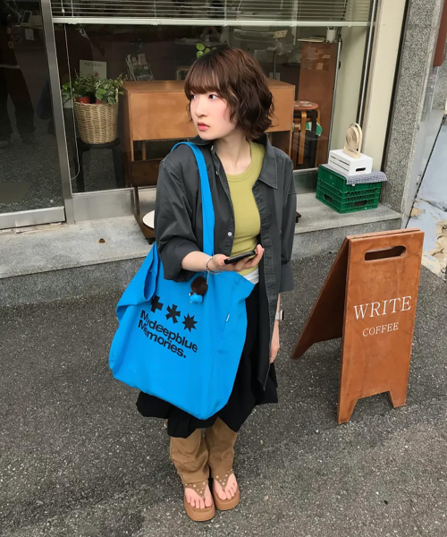 mydeepbluememories(マイディープブルーメモリーズ)の「MM LOGO ECO BAG_Cyan(エコバッグ/サブバッグ・レディース・ターコイズブルー・FREE)」の2枚目の写真