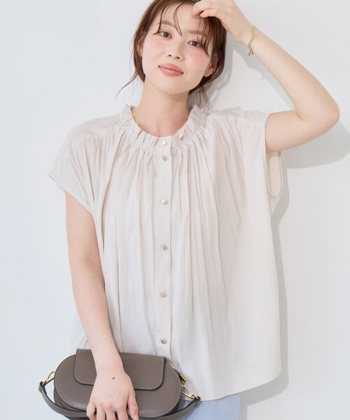 le.coeur blanc(ルクールブラン)の「パウダーサテンフレンチブラウス(シャツ/ブラウス・レディース・アイボリー/ダークブラウン/ダークグリーン・38)」の5枚目の写真