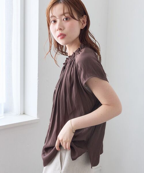 le.coeur blanc(ルクールブラン)の「パウダーサテンフレンチブラウス(シャツ/ブラウス・レディース・アイボリー/ダークブラウン/ダークグリーン・38)」の16枚目の写真