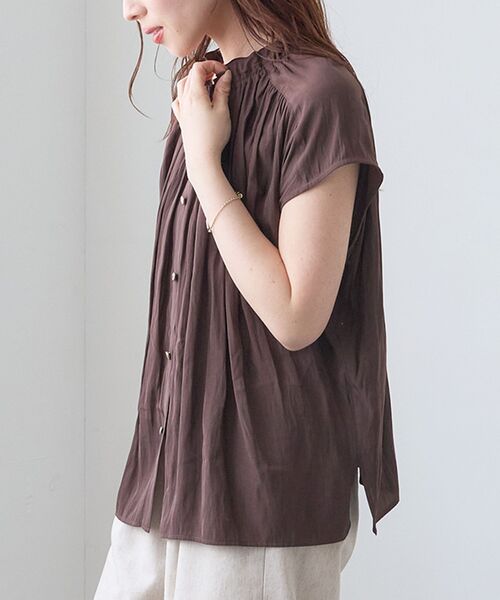 le.coeur blanc(ルクールブラン)の「パウダーサテンフレンチブラウス(シャツ/ブラウス・レディース・アイボリー/ダークブラウン/ダークグリーン・38)」の19枚目の写真