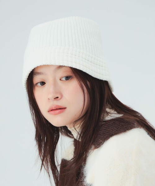 BEAMS HEART(ビームスハート)の「ニット バケットハット(ハット・レディース・オフホワイト/チャコールグレー/グレー・ONE SIZE)」の1枚目の写真