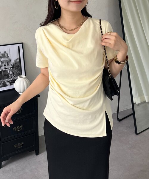 prose verse(プロズヴェール)の「サイドタックドレープネックトップス(Tシャツ/カットソー・レディース・イエロー/ブラック/オフホワイト・LARGE/MEDIUM)」の3枚目の写真