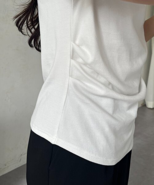 prose verse(プロズヴェール)の「サイドタックドレープネックトップス(Tシャツ/カットソー・レディース・イエロー/ブラック/オフホワイト・LARGE/MEDIUM)」の6枚目の写真