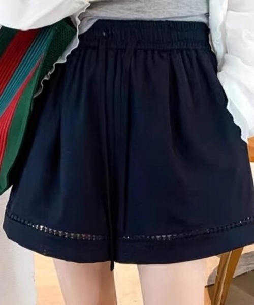 Lips(リップス)の「裾レースがさりげなく映える!韓国ムード漂う大人かわいいショートパンツ(その他パンツ・レディース・ホワイト/ブラック/ネイビー・FREE)」の13枚目の写真