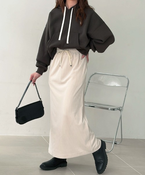 GeeRA(ジーラ)の「裏起毛ふわふわタイトスカート(スカート・レディース・チャコール/アイボリー/ブラック・MEDIUM/X-LARGE/LARGE)」の7枚目の写真