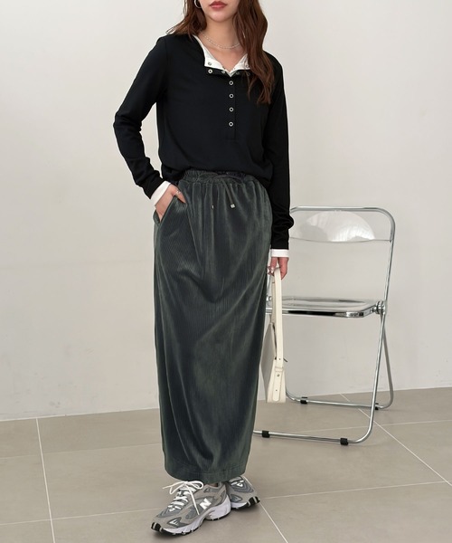 GeeRA(ジーラ)の「裏起毛ふわふわタイトスカート(スカート・レディース・チャコール/アイボリー/ブラック・MEDIUM/X-LARGE/LARGE)」の4枚目の写真