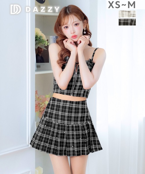DAZZY(デイジー)の「ツイードチェック谷間ジップキャミソールAラインミニ丈セットアップキャバドレス(ドレス・レディース・ホワイト/ブラック・XS/S)」の1枚目の写真