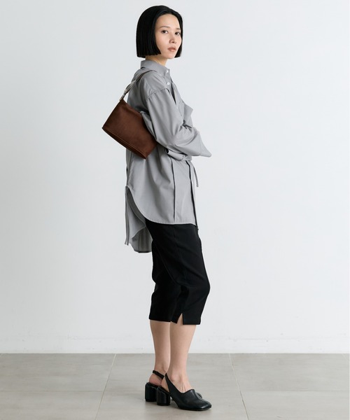 TOGA(トーガ)の「【TOGA TOO/トーガトゥー】Leather mini bag(ハンドバッグ・レディース・ブラウン/ブラック・FREE)」の6枚目の写真