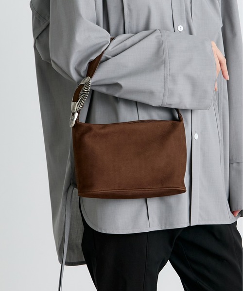 TOGA(トーガ)の「【TOGA TOO/トーガトゥー】Leather mini bag(ハンドバッグ・レディース・ブラウン/ブラック・FREE)」の8枚目の写真