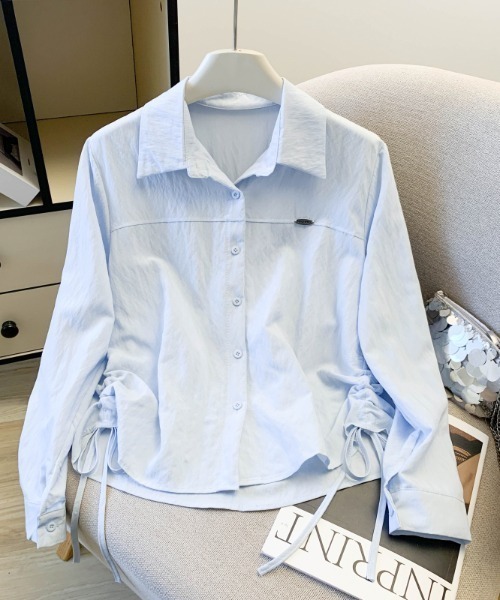 LUCPY(ラクピー)の「ドローストリングスリーブシャツブラウス(シャツ/ブラウス・レディース・ホワイト/ブルー・SMALL/MEDIUM/LARGE)」の2枚目の写真
