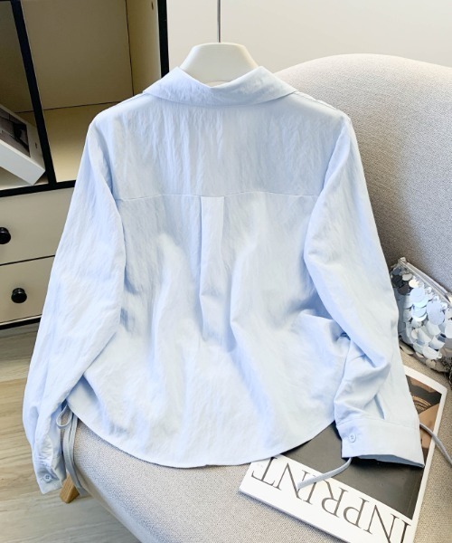 LUCPY(ラクピー)の「ドローストリングスリーブシャツブラウス(シャツ/ブラウス・レディース・ホワイト/ブルー・SMALL/MEDIUM/LARGE)」の5枚目の写真
