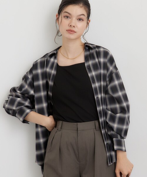 THE SHOP TK (ザ ショップ ティーケー )の「後ろ姿も着映える バックシャーリングシャツ(シャツ/ブラウス・レディース・グレー/ライトブルー/ネイビー系1・12/13)」の3枚目の写真