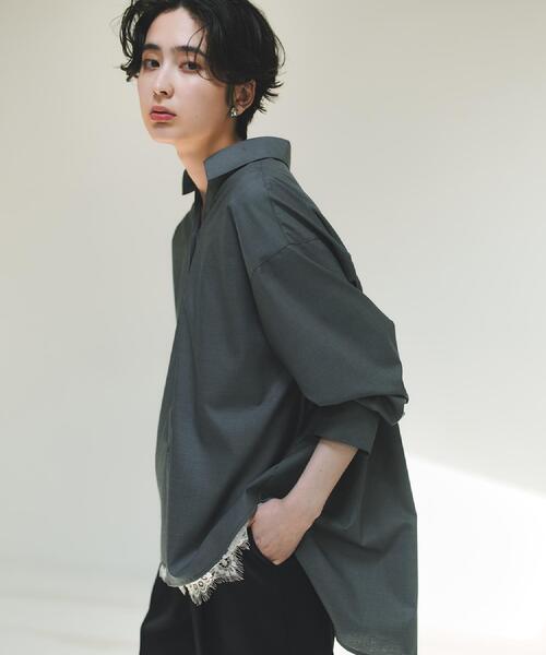 THE SHOP TK (ザ ショップ ティーケー )の「後ろ姿も着映える バックシャーリングシャツ(シャツ/ブラウス・レディース・グレー/ライトブルー/ネイビー系1・12/13)」の4枚目の写真
