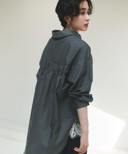 THE SHOP TK (ザ ショップ ティーケー )の「後ろ姿も着映える バックシャーリングシャツ(シャツ/ブラウス・レディース・グレー/ライトブルー/ネイビー系1・12/13)」の5枚目の写真