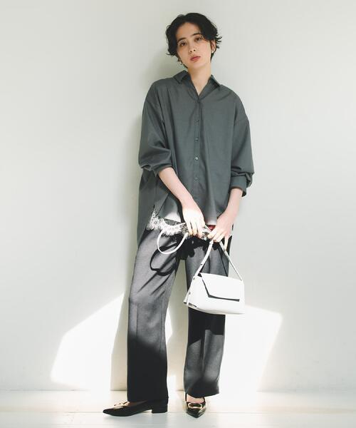 THE SHOP TK (ザ ショップ ティーケー )の「後ろ姿も着映える バックシャーリングシャツ(シャツ/ブラウス・レディース・グレー/ライトブルー/ネイビー系1・12/13)」の7枚目の写真