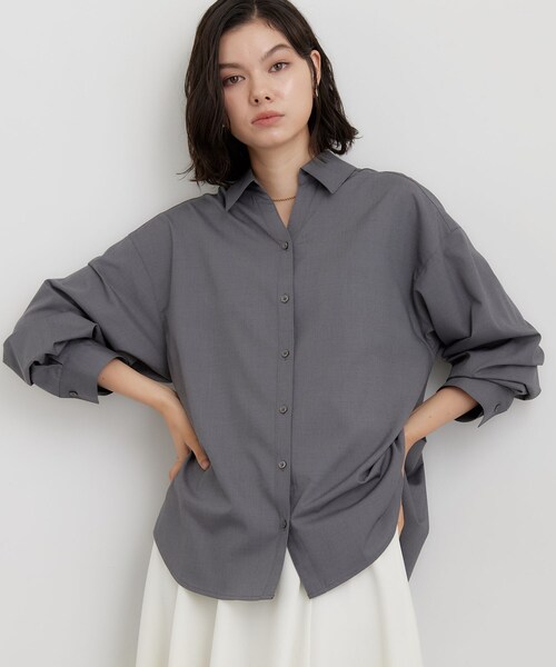 THE SHOP TK (ザ ショップ ティーケー )の「後ろ姿も着映える バックシャーリングシャツ(シャツ/ブラウス・レディース・グレー/ライトブルー/ネイビー系1・12/13)」の8枚目の写真