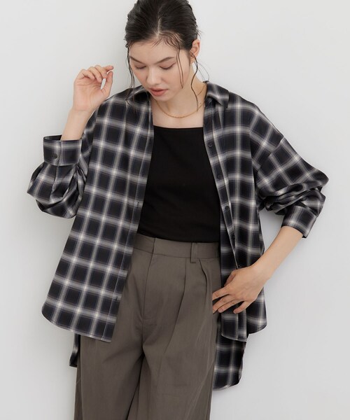 THE SHOP TK (ザ ショップ ティーケー )の「後ろ姿も着映える バックシャーリングシャツ(シャツ/ブラウス・レディース・グレー/ライトブルー/ネイビー系1・12/13)」の16枚目の写真