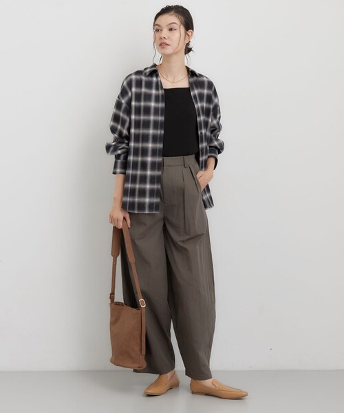 THE SHOP TK (ザ ショップ ティーケー )の「後ろ姿も着映える バックシャーリングシャツ(シャツ/ブラウス・レディース・グレー/ライトブルー/ネイビー系1・12/13)」の18枚目の写真