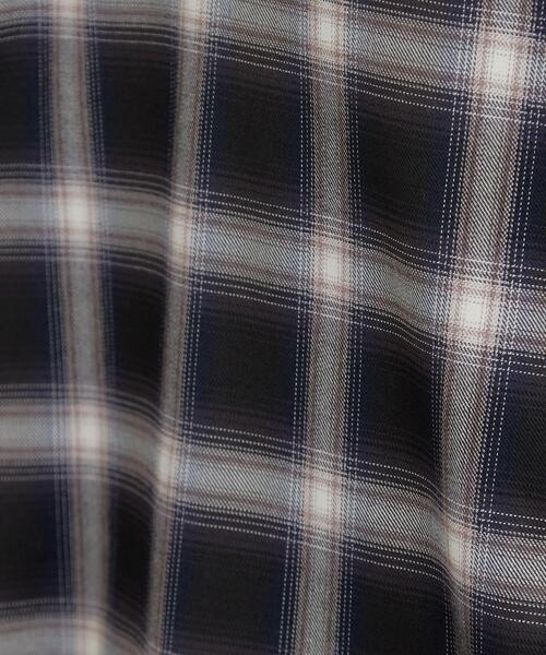 THE SHOP TK (ザ ショップ ティーケー )の「後ろ姿も着映える バックシャーリングシャツ(シャツ/ブラウス・レディース・グレー/ライトブルー/ネイビー系1・12/13)」の19枚目の写真