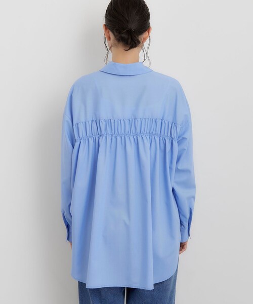 THE SHOP TK (ザ ショップ ティーケー )の「後ろ姿も着映える バックシャーリングシャツ(シャツ/ブラウス・レディース・グレー/ライトブルー/ネイビー系1・12/13)」の22枚目の写真