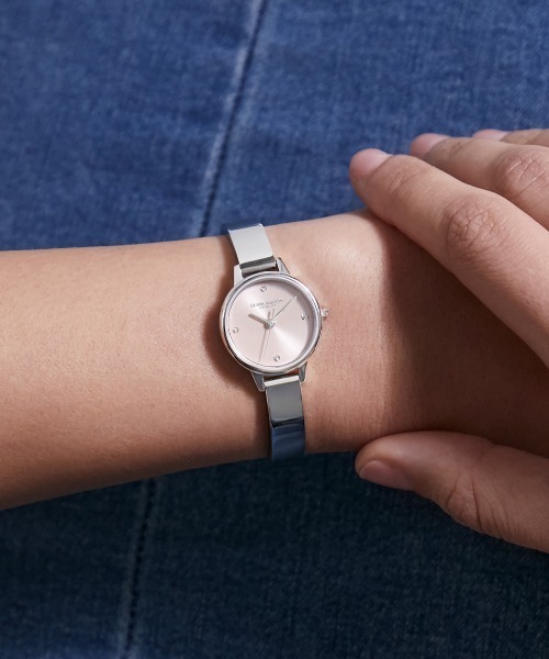 OLIVIA BURTON(オリビアバートン)の「「OLIVIA BURTON/オリビアバートン」クラシック - 23mm ミニバングル プリムローズ サンレイ シルバー バングル(アナログ腕時計・レディース・シルバー系2/シルバー系1・FREE)」の16枚目の写真