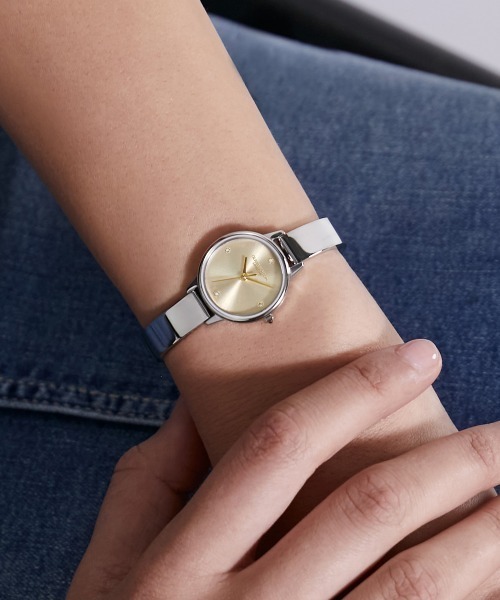 OLIVIA BURTON(オリビアバートン)の「「OLIVIA BURTON/オリビアバートン」クラシック - 23mm ミニバングル プリムローズ サンレイ シルバー バングル(アナログ腕時計・レディース・シルバー系2/シルバー系1・FREE)」の22枚目の写真