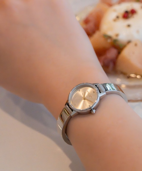 OLIVIA BURTON(オリビアバートン)の「「OLIVIA BURTON/オリビアバートン」クラシック - 23mm ミニバングル プリムローズ サンレイ シルバー バングル(アナログ腕時計・レディース・シルバー系2/シルバー系1・FREE)」の7枚目の写真