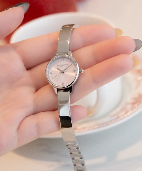 OLIVIA BURTON(オリビアバートン)の「「OLIVIA BURTON/オリビアバートン」クラシック - 23mm ミニバングル プリムローズ サンレイ シルバー バングル(アナログ腕時計・レディース・シルバー系2/シルバー系1・FREE)」の10枚目の写真