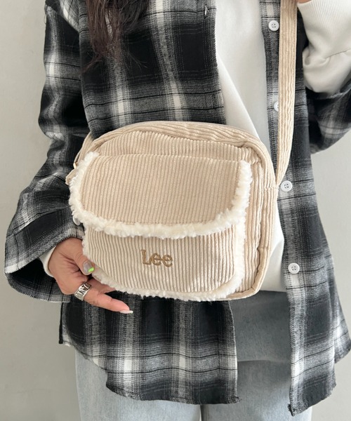 Lee(リー)の「Lee.ボア ポケット コーデュロイ スクエア ミニショルダーバッグ.レディース.軽量.コンパクト.マチあり.収納.秋冬(ショルダーバッグ・レディース・ベージュ/ブラック/ブラウン/グレー・FREE)」の4枚目の写真
