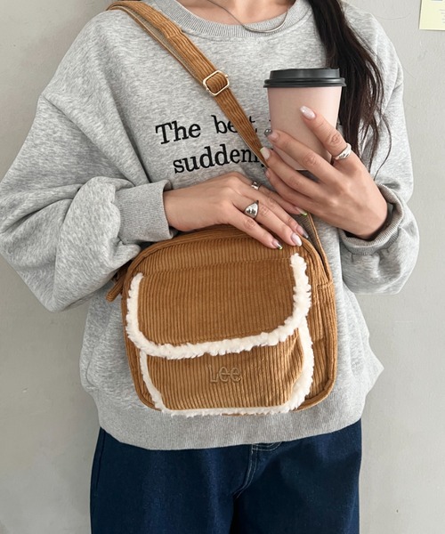 Lee(リー)の「Lee.ボア ポケット コーデュロイ スクエア ミニショルダーバッグ.レディース.軽量.コンパクト.マチあり.収納.秋冬(ショルダーバッグ・レディース・ベージュ/ブラック/ブラウン/グレー・FREE)」の3枚目の写真