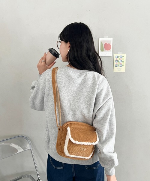 Lee(リー)の「Lee.ボア ポケット コーデュロイ スクエア ミニショルダーバッグ.レディース.軽量.コンパクト.マチあり.収納.秋冬(ショルダーバッグ・レディース・ベージュ/ブラック/ブラウン/グレー・FREE)」の19枚目の写真