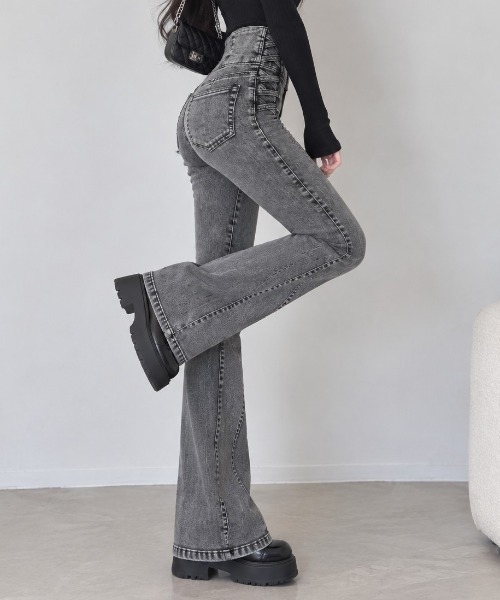 NoBelle(ノベル)の「クロス切り替えストレッチハイウエストデニムフレアパンツ(デニムパンツ・レディース・ブラック/サックスブルー・FREE)」の3枚目の写真