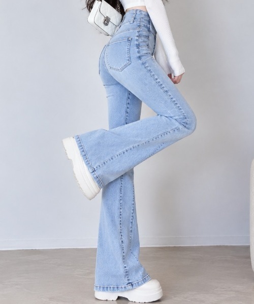NoBelle(ノベル)の「クロス切り替えストレッチハイウエストデニムフレアパンツ(デニムパンツ・レディース・ブラック/サックスブルー・FREE)」の8枚目の写真