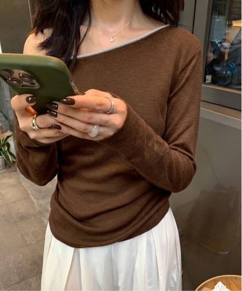 shyam inspiration(シャムインスピレーション)の「バイカラーオフショルニットトップス(Tシャツ/カットソー・レディース・ホワイト/ブラック/ミント/ブラウン・F)」の4枚目の写真