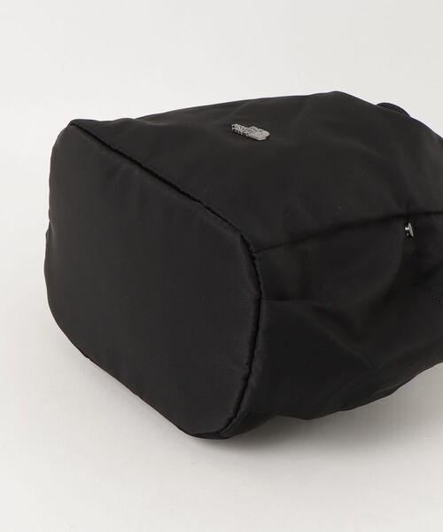 THE NORTH FACE(ザノースフェイス)の「国内未発売 THE NORTH FACE(ザ・ノースフェイス) WHITE LABEL BONNEY BUCKET BAG MINI 韓国限定ライン ロスバッグ 巾着 ショルダーバッグ バケットバッグ(ショルダーバッグ・レディース・ブラック・ONESIZE)」の3枚目の写真