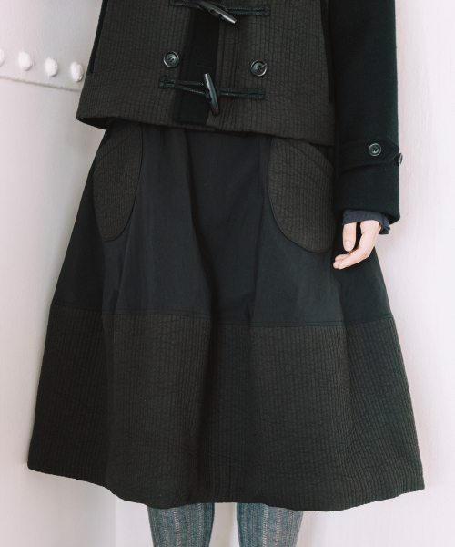 OHESHIO（オヘシオ）の「PADDED BANDING POCKET SKIRT, BLACK（スカート・レディース・その他・FREE）」の4枚目の写真