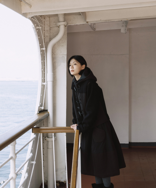 OHESHIO（オヘシオ）の「PADDED BANDING POCKET SKIRT, BLACK（スカート・レディース・その他・FREE）」の5枚目の写真