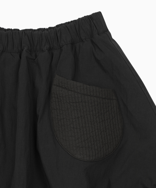 OHESHIO（オヘシオ）の「PADDED BANDING POCKET SKIRT, BLACK（スカート・レディース・その他・FREE）」の9枚目の写真