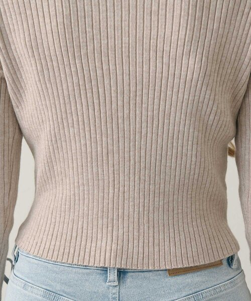 Belle Charme(ベルシャルム)の「【Belle Charme】BC Logo Long Sleeve Rib Knit(ニット/セーター・レディース・オフホワイト/ブラック/チャコールグレー/ベージュ・FREE)」の5枚目の写真