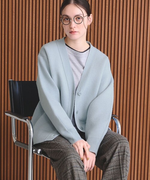 BEAUTY&YOUTH UNITED ARROWS(ビューティーアンドユースユナイテッドアローズ)の「【WEB限定 Wardrobe DAILY MINIMAL】ブークレ Vネック ニットカーディガン(カーディガン/ボレロ・レディース・ブラック/ライトブルー/ベージュ・FREE)」の3枚目の写真