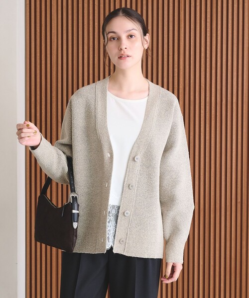 BEAUTY&YOUTH UNITED ARROWS(ビューティーアンドユースユナイテッドアローズ)の「【WEB限定 Wardrobe DAILY MINIMAL】ブークレ Vネック ニットカーディガン(カーディガン/ボレロ・レディース・ブラック/ライトブルー/ベージュ・FREE)」の4枚目の写真