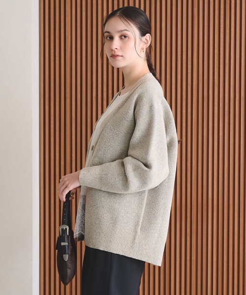 BEAUTY&YOUTH UNITED ARROWS(ビューティーアンドユースユナイテッドアローズ)の「【WEB限定 Wardrobe DAILY MINIMAL】ブークレ Vネック ニットカーディガン(カーディガン/ボレロ・レディース・ブラック/ライトブルー/ベージュ・FREE)」の6枚目の写真