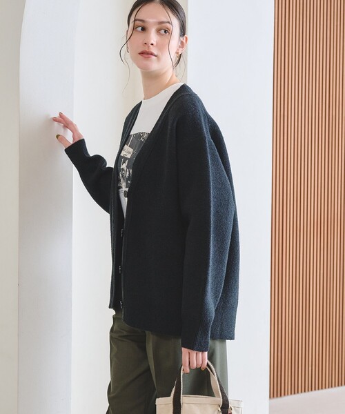 BEAUTY&YOUTH UNITED ARROWS(ビューティーアンドユースユナイテッドアローズ)の「【WEB限定 Wardrobe DAILY MINIMAL】ブークレ Vネック ニットカーディガン(カーディガン/ボレロ・レディース・ブラック/ライトブルー/ベージュ・FREE)」の10枚目の写真