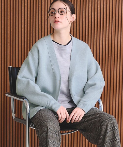 BEAUTY&YOUTH UNITED ARROWS(ビューティーアンドユースユナイテッドアローズ)の「【WEB限定 Wardrobe DAILY MINIMAL】ブークレ Vネック ニットカーディガン(カーディガン/ボレロ・レディース・ブラック/ライトブルー/ベージュ・FREE)」の15枚目の写真