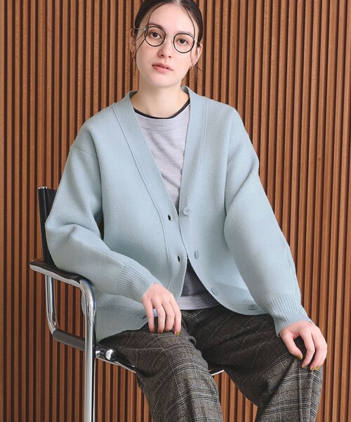 BEAUTY&YOUTH UNITED ARROWS(ビューティーアンドユースユナイテッドアローズ)の「【WEB限定 Wardrobe DAILY MINIMAL】ブークレ Vネック ニットカーディガン(カーディガン/ボレロ・レディース・ブラック/ライトブルー/ベージュ・FREE)」の16枚目の写真