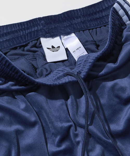 FREAK'S STORE(フリークスストア)の「adidas/アディダス 【国内販路限定 / EXCLUSIVE】FIREBIRD TRACK PANTS VELOUR/ファイヤーバード ベロア トラックパンツ(その他パンツ・レディース・ネイビー・X-SMALL/SMALL)」の3枚目の写真