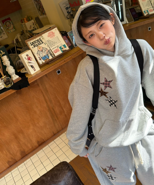 AMOU（アモウ）の「Mix Star Applique Hoodie GRAY（パーカー・レディース・その他・1/2）」の9枚目の写真